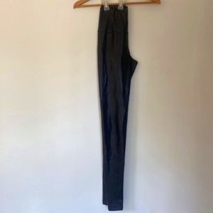 Wilfred Free Vegan Leather Daria Pant Leggings in Black